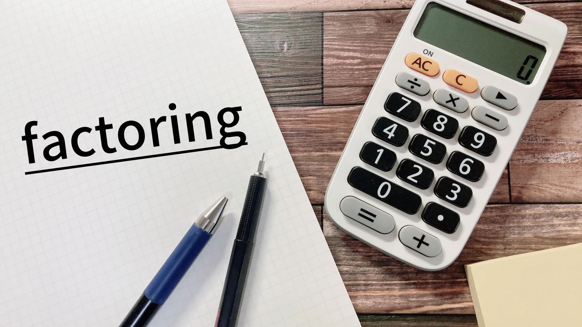 ファクタリングの文字と電卓の画像